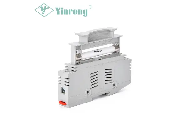 Как защита от солнечных батарей снижает риск в фотоэлектрических системах высокого напряжения?